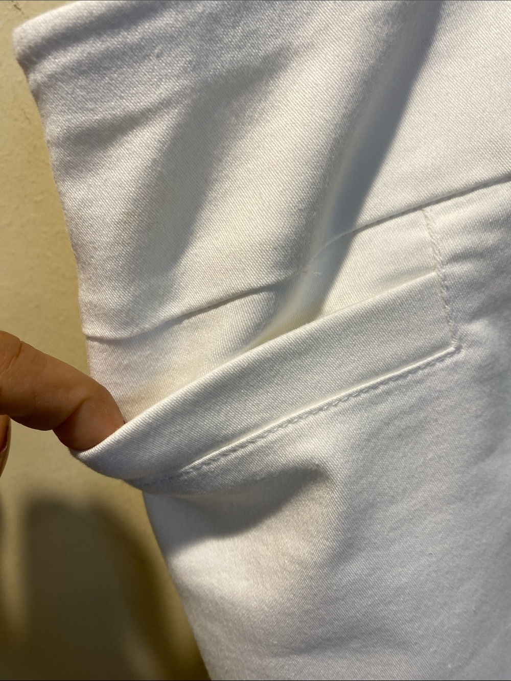 Croft & Barrow The Effortless Stretch White Stretch Bermuda Shorts Sz 12 - Picture 6 of 10